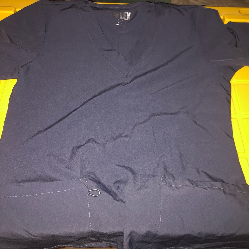4 Flex Scrub Top in Granite Size Small